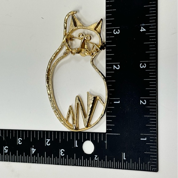 Vintage Large 3 1/2” Gold Tone Cat Shaped Brooch - Picture 5 of 8